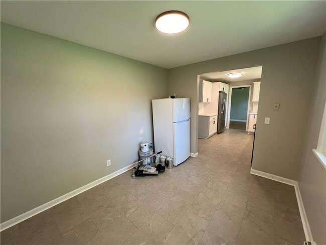 Building Photo - 120 Sunnyside Dr
