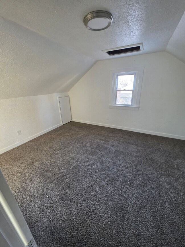 Building Photo - 854 Mildred Ave