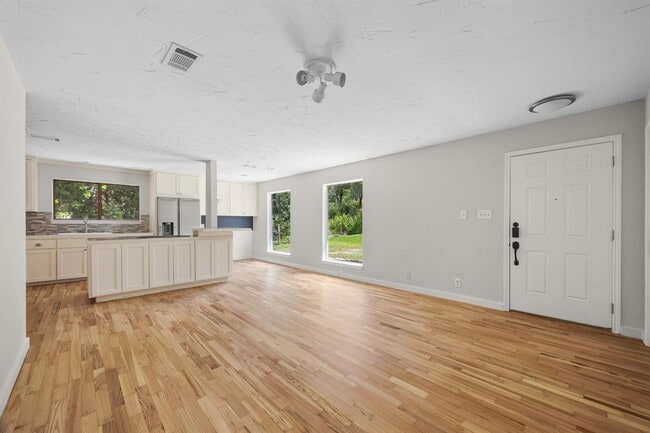 Building Photo - 2218 Bahama Rd
