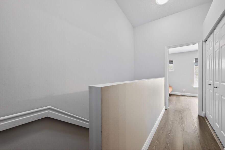 Building Photo - 8023 Bellagio Ln