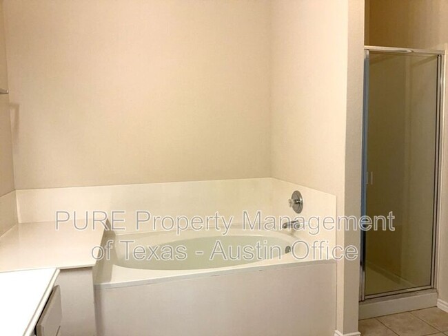 Building Photo - 406 Pecan Grove Dr
