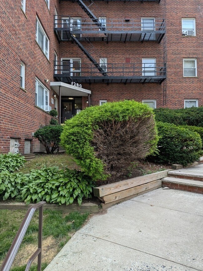 Building Photo - 1282 Clinton Ave