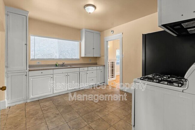 Building Photo - 1026 Windeler Ave