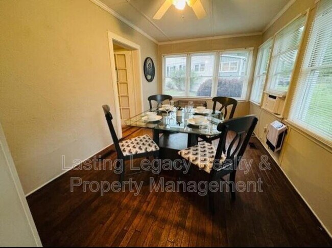 Building Photo - 1227 Brookwood Dr