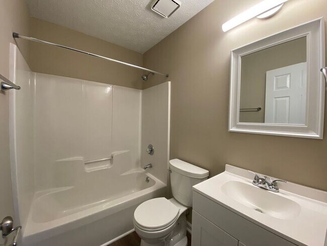 Building Photo - 7045 Hickory Dr