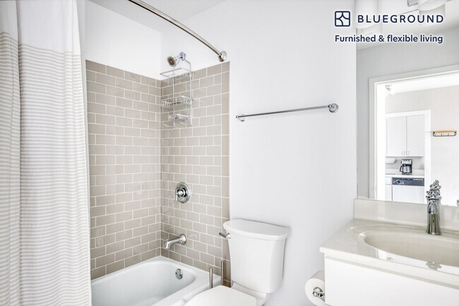 Building Photo - 3450 N Lake Shore Dr.