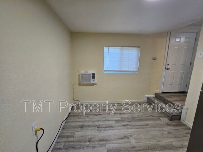 Building Photo - 1647 E 6th St