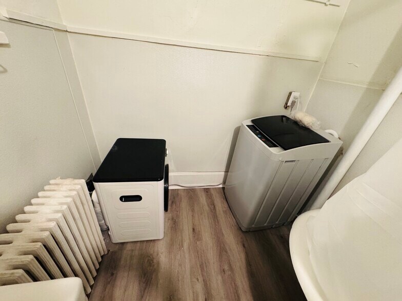 Building Photo - 195 D St