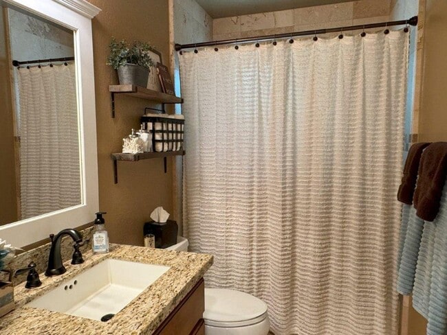 Building Photo - Stunning 3-Bedroom Home with Pool in South...