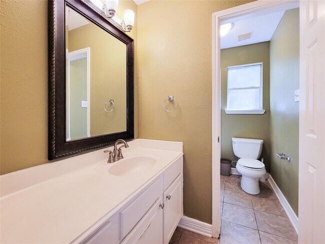 Building Photo - 3218 Vanity Dr