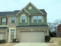 Building Photo - 1913 Fleetwood Dr