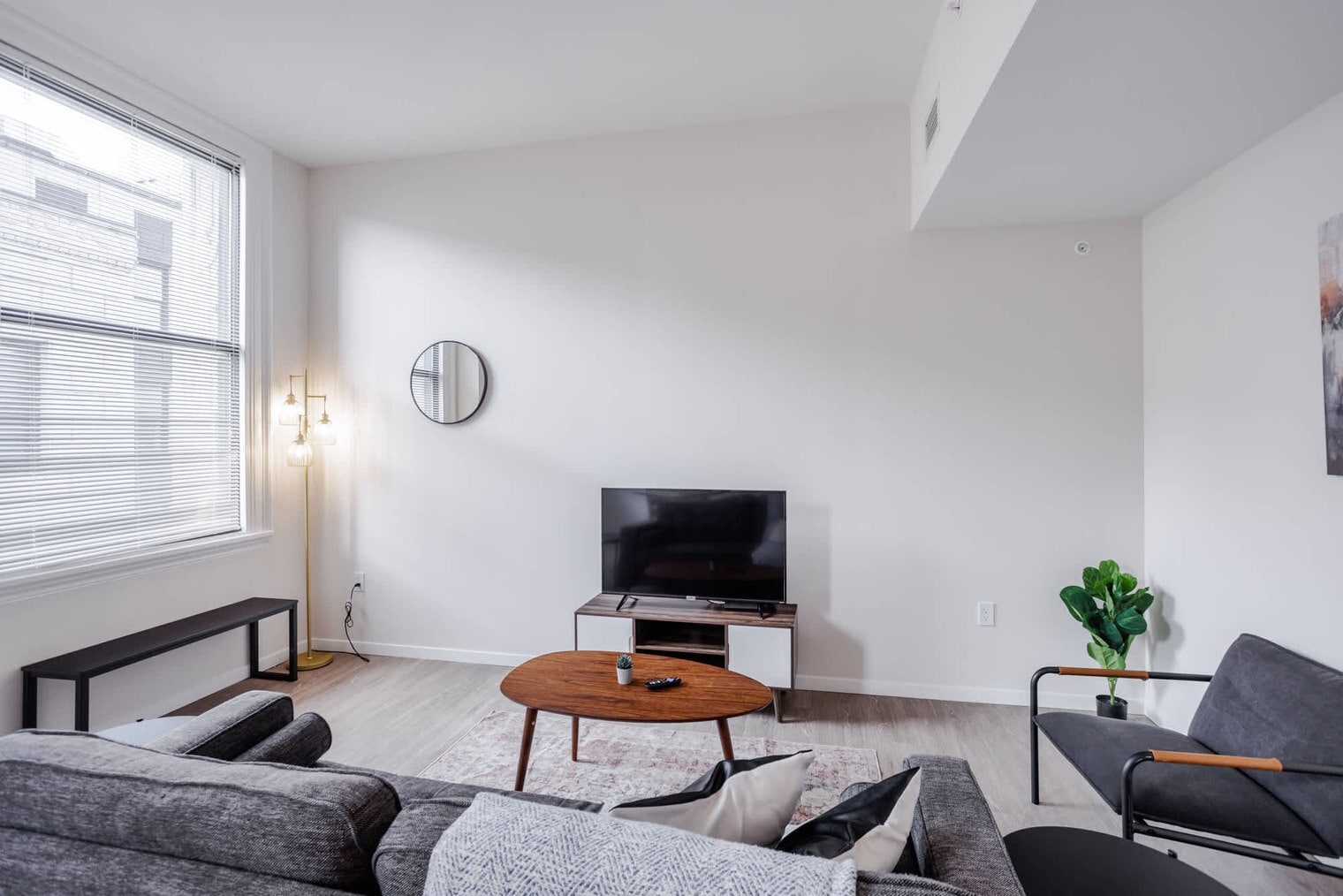 Building Photo - 1 W 4th St