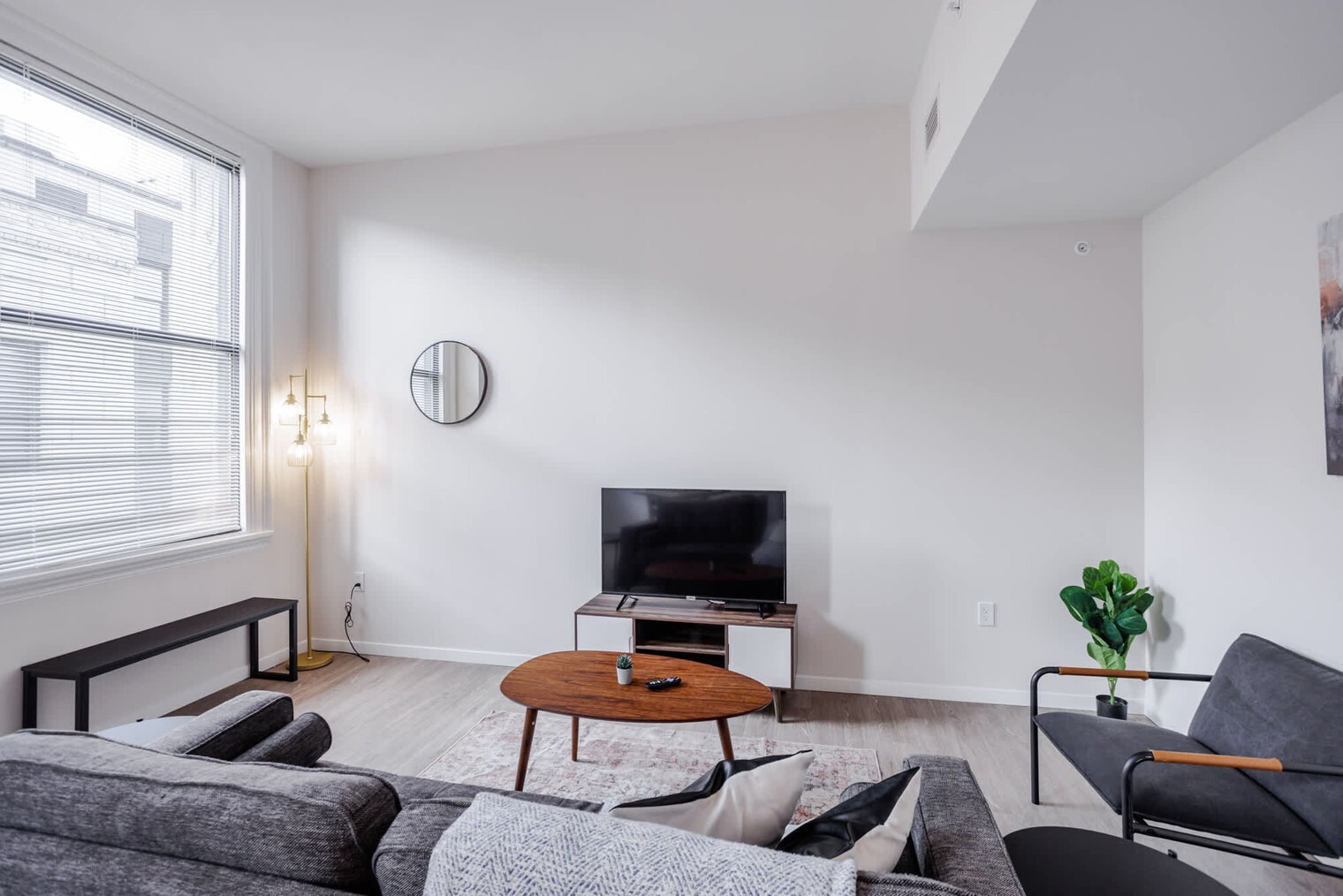 Building Photo - 9-JAN-JAN E 4th St