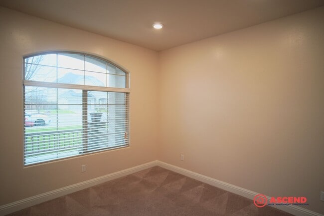 Building Photo - Remarkable 4 Bedroom Home With Office!