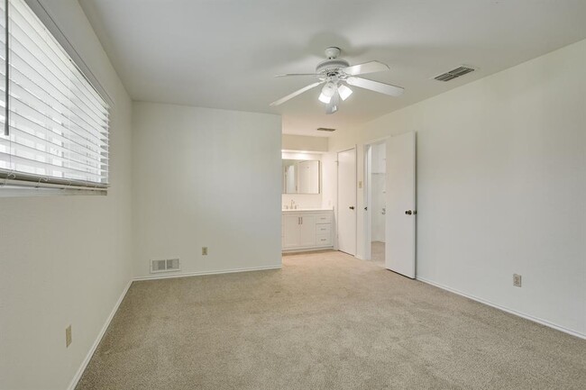 Building Photo - 5608 Honey Dew Terrace