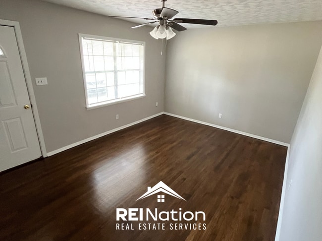 Building Photo - RARE FIND! 4BR/2BA in Memphis | Open Kitchen & Hardwoods | Fenced Yard!