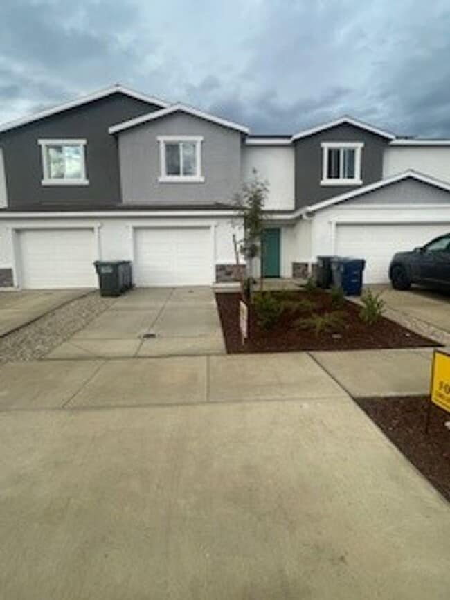 Primary Photo - Brand New Townhouse for Rent