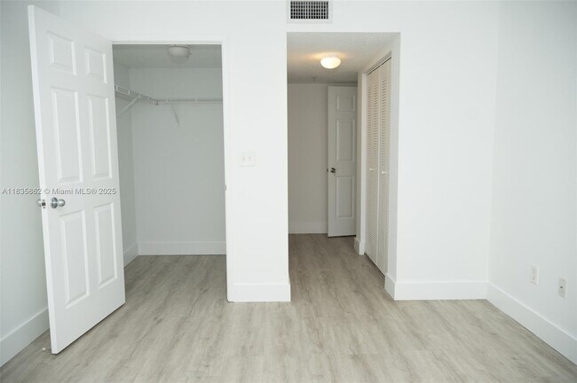 Building Photo - 2600 S University Dr