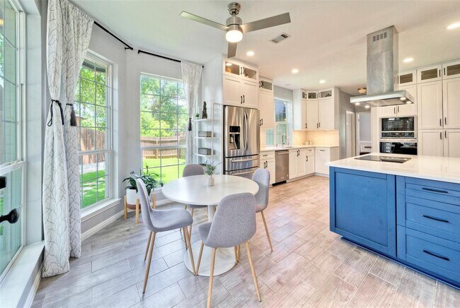 Building Photo - 3002 Barton Point Cir