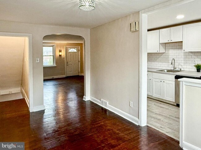 Building Photo - 116 W Berkley Ave