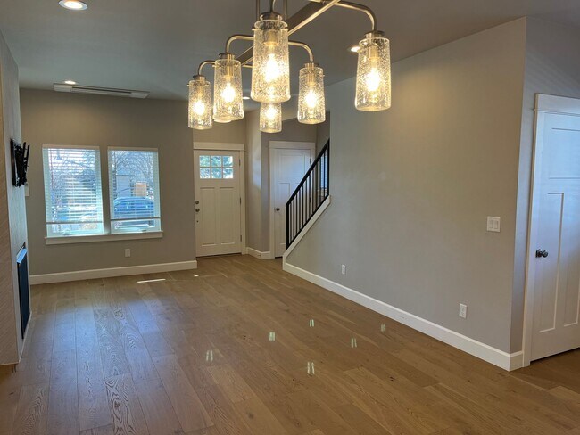 Building Photo - Stand Alone Home w/ Detached Garage and ADU