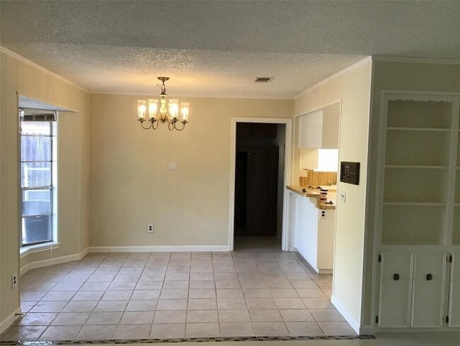 Building Photo - 1215 Ashwood Dr
