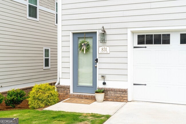 Building Photo - 831 Corsiglia Farm