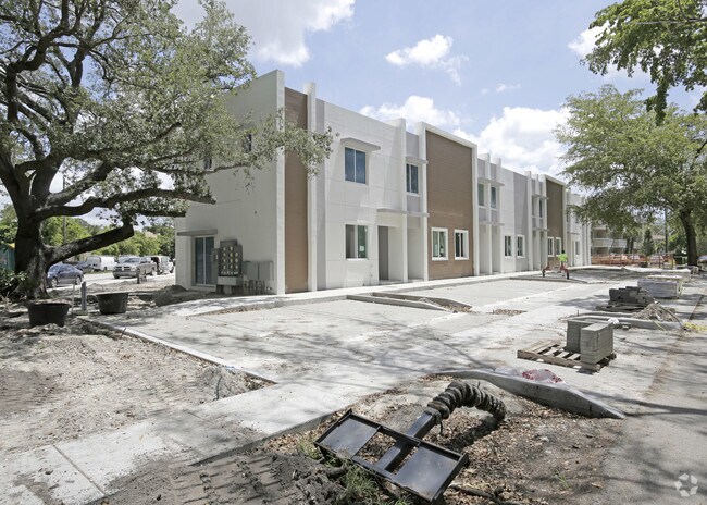Building Photo - East of 5th Townhomes
