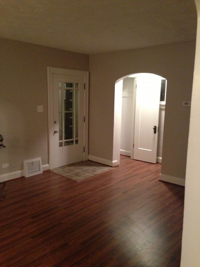 Building Photo - Large 4BR Plain Local Home for Rent