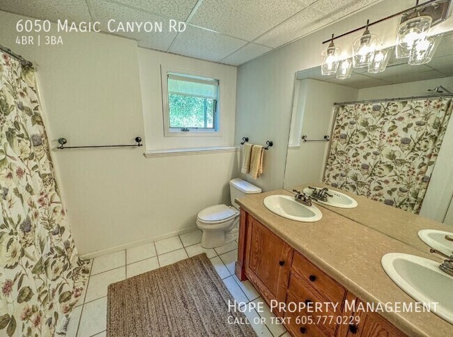 Building Photo - 6050 Magic Canyon Rd