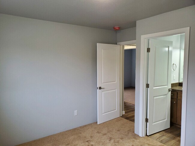 Building Photo - 220 Cheryl Ln