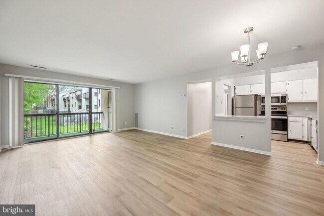 Building Photo - 10106 Campus Way S