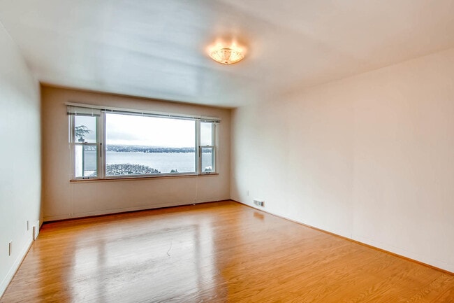 Building Photo - Laurelhurst View Home