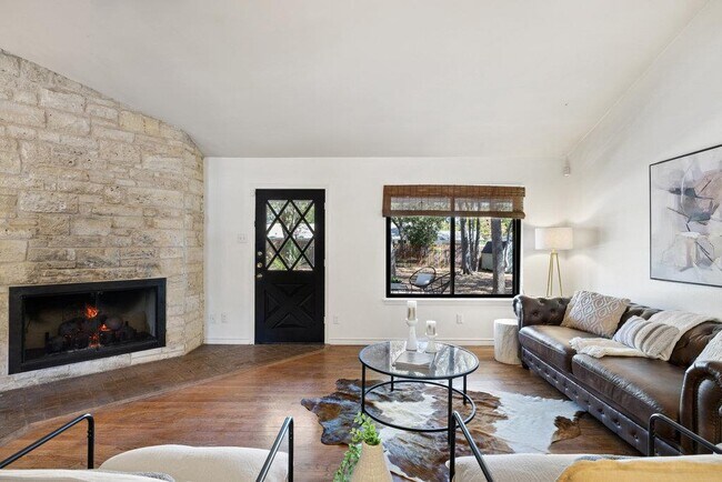 Building Photo - 2008 Matthews Ln