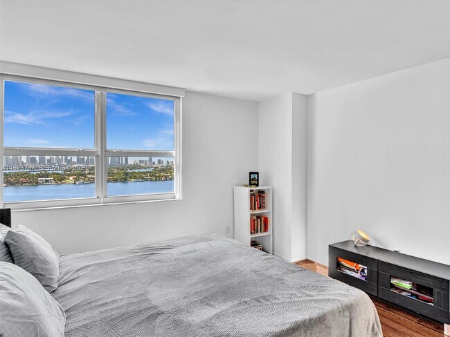 Building Photo - 650 West Ave