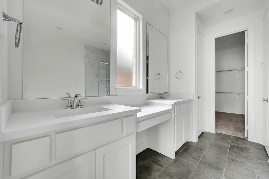 Building Photo - 3729 Paradise Way