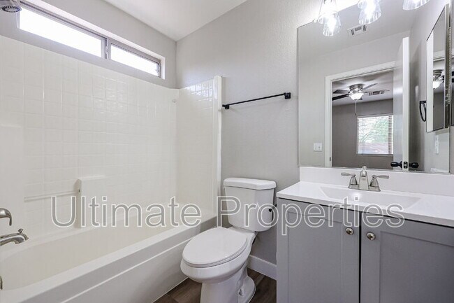 Building Photo - 15008 W Ventura St