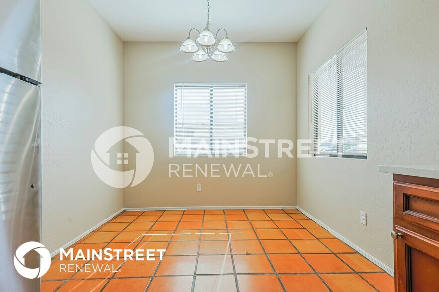 Building Photo - 6606 S 10th Dr