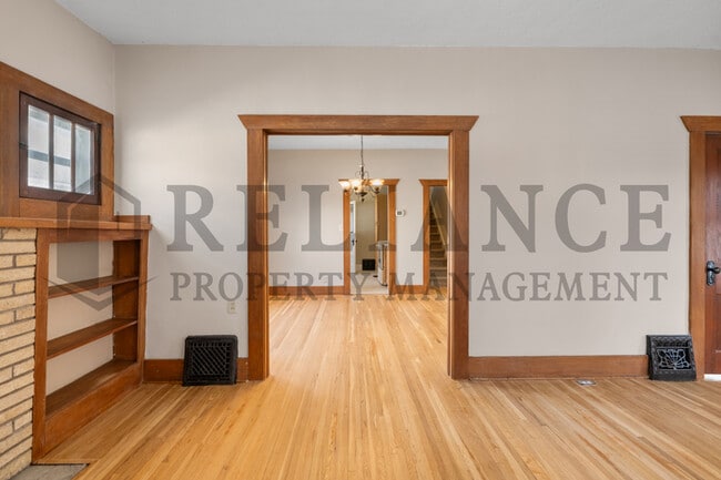 Building Photo - 410 S Estelle St