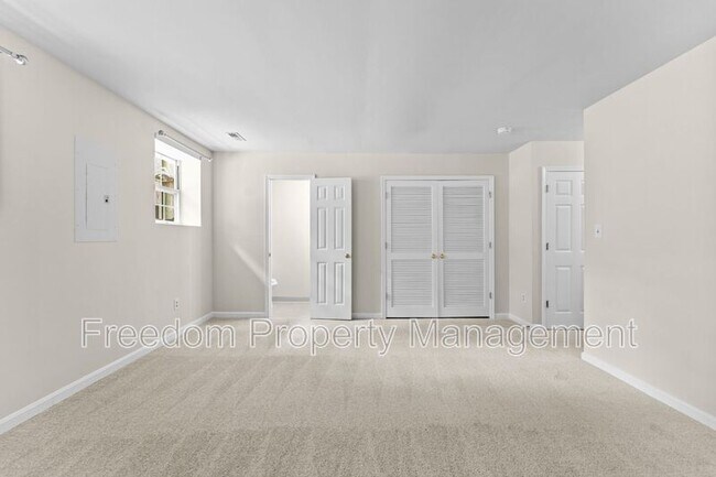 Building Photo - 8644 Sanderling Dr