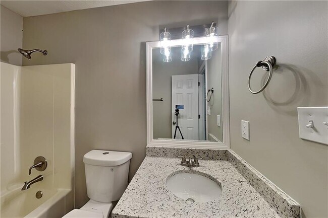 Building Photo - 122 Sherwood Forest Dr