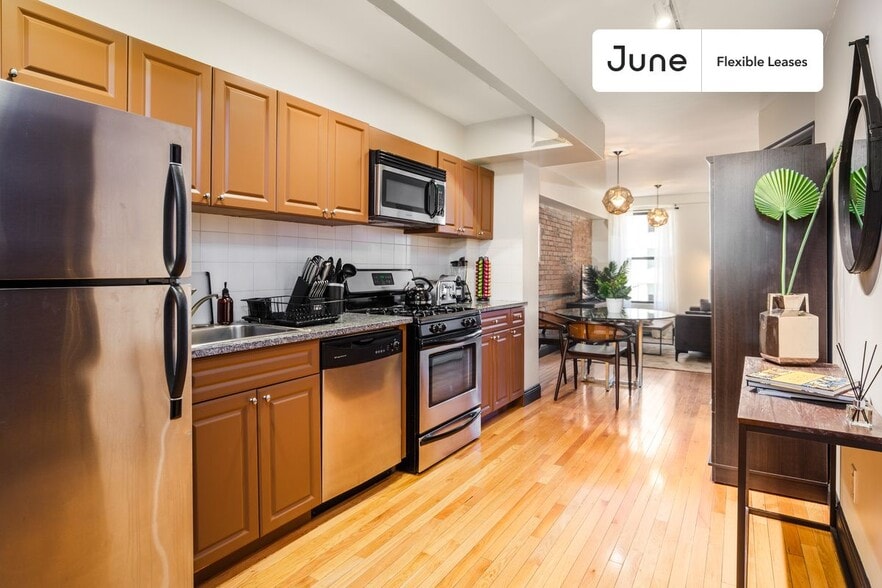 Building Photo - 356 W 39th St