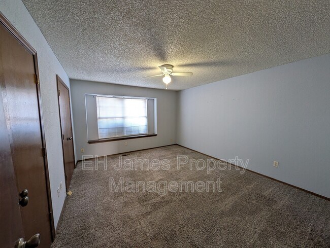 Building Photo - 7323 S Canton Ave