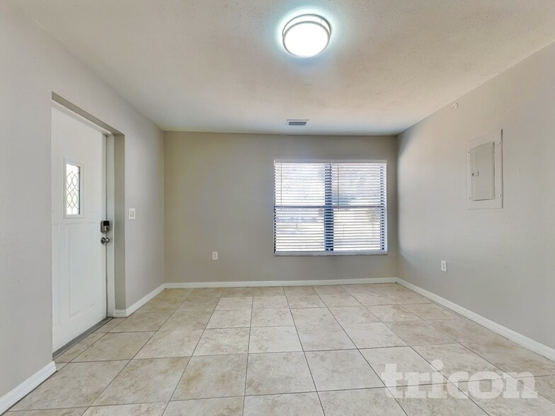 Building Photo - 14931 Pine Crest Rd