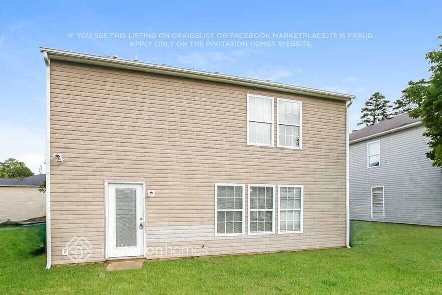 Building Photo - 1915 Almond Hills Dr