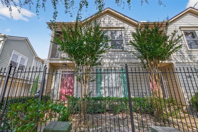 Building Photo - 1127 W 24th St