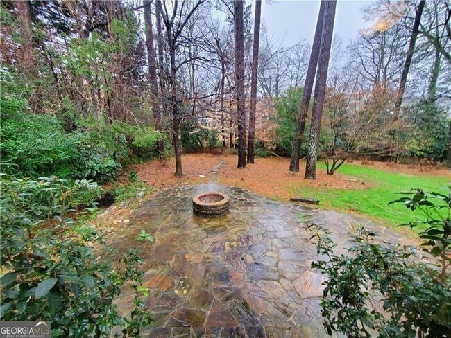 Building Photo - 4615 Mystic Dr NE