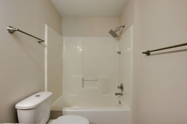 Building Photo - 3 bed 2 bath w sweet basement.  Go