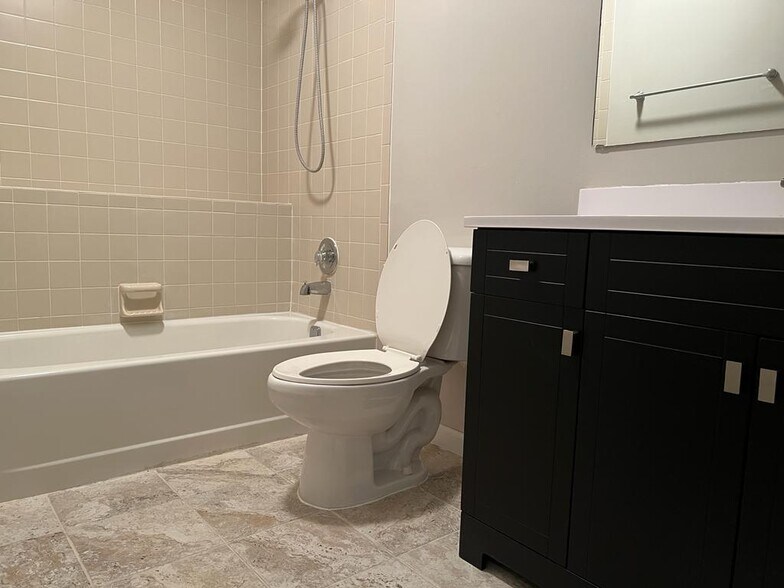 Building Photo - 9572 Maple Way