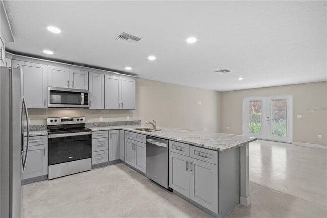 Building Photo - 921 E Clifford Ave